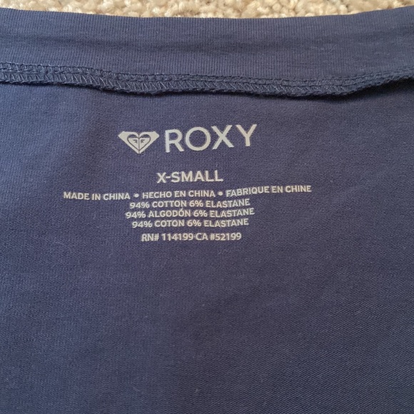navy blue t shirt. roxy. size xs - Picture 2 of 2